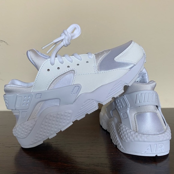 Nike Shoes - Nike Women’s Air Huarache Run